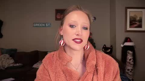 Snapshot of greenxxxqueen chatting on December 2024 10:06:02 AM SexQueen Nikki online show from December 2024 10:06:02 AM