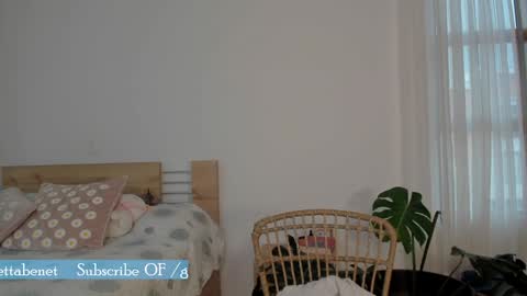 Snapshot of grettabenett_ chatting on December 2024 10:09:01 PM Gretta online show from December 2024 10:09:01 PM