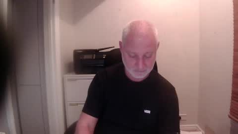 greyfox_6000 online show from December 2024 07:39:02 PM