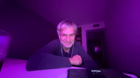 guardiannif_ online show from January 2025 09:57:01 PM