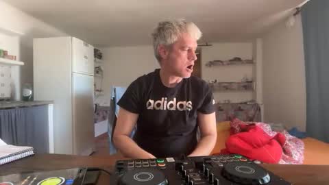 guardiannif_ online show from February 2026 12:04:01 PM