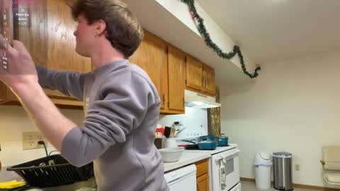 gucciboi4 online show from November 2025 05:06:02 PM