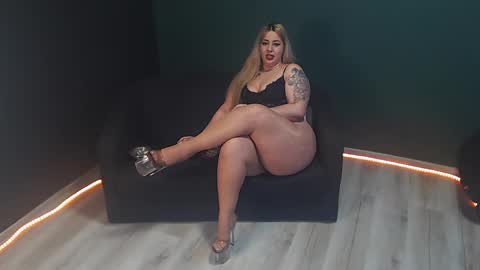 Snapshot of guess__whoo chatting on February 2025 03:40:01 PM guess__whoo online show from February 2025 03:40:01 PM