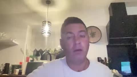 guil0 online show from October 2025 03:58:01 AM