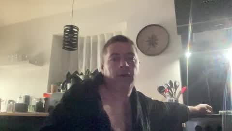 guil0 online show from November 2025 08:34:02 AM
