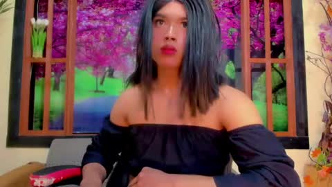 Snapshot of guinevere_lux chatting on May 2026 01:06:01 PM guinevere_lux online show from May 2026 01:06:01 PM