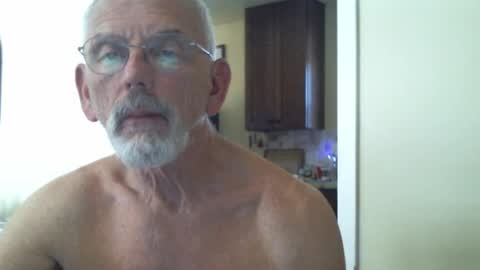 Snapshot of gulfcoast1952 chatting on January 2025 04:02:01 PM Roy online show from January 2025 04:02:01 PM