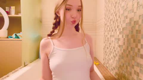 Snapshot of guns_n_buns chatting on May 2026 09:32:02 PM guns_n_buns online show from May 2026 09:32:02 PM