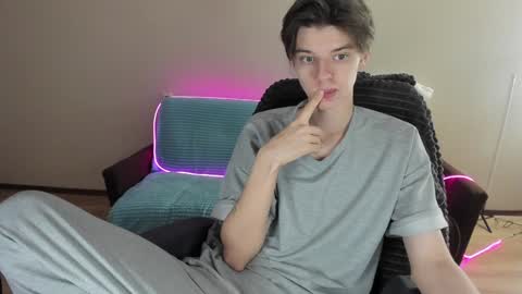 guy_liam1 online show from December 2024 08:22:02 AM