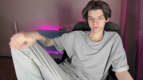 guy_liam1 online show from March 2025 02:18:02 PM