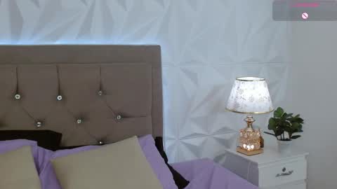 Gwen Drew online show from February 2026 01:48:02 PM