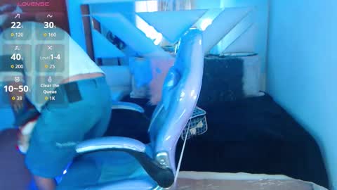 gyal_8_ online show from October 2025 07:54:02 PM