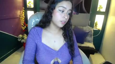 gygy_fox_09 online show from April 2026 05:52:02 PM