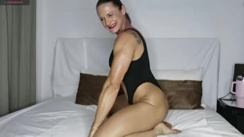 Snapshot of gymbunnie chatting on December 2024 06:05:02 PM gymbunnie online show from December 2024 06:05:02 PM