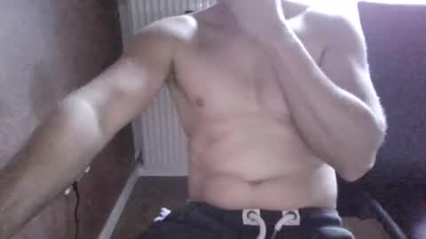 Snapshot of gymxxx_ chatting on May 2026 04:50:01 AM gymxxx_ online show from May 2026 04:50:01 AM