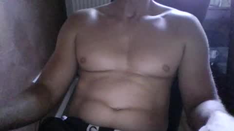 Snapshot of gymxxx_ chatting on May 2026 05:28:01 PM gymxxx_ online show from May 2026 05:28:01 PM