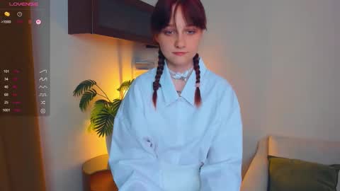 Kelly  Lilly online show from September 2025 06:51:02 PM