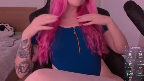 Snapshot of h2h0e chatting on February 2026 08:01:02 PM Lana online show from February 2026 08:01:02 PM