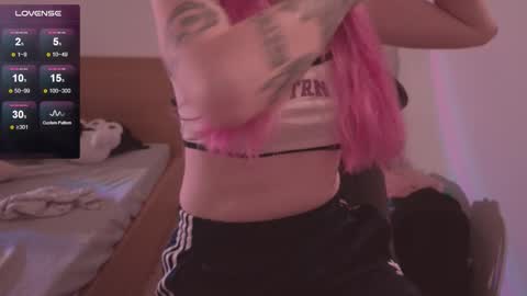 Snapshot of h2h0e chatting on February 2026 09:44:01 PM Lana online show from February 2026 09:44:01 PM