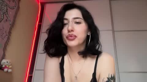 Snapshot of h3l9a_pataki chatting on June 2026 04:05:01 PM Helga online show from June 2026 04:05:01 PM