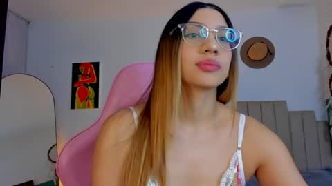 Snapshot of h3y_mia3 chatting on July 2026 04:06:02 AM Paulina online show from July 2026 04:06:02 AM