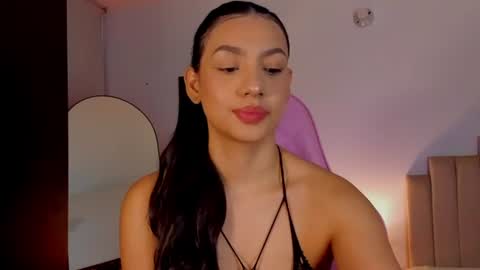 Snapshot of h3y_mia3 chatting on July 2026 04:11:02 AM Paulina online show from July 2026 04:11:02 AM