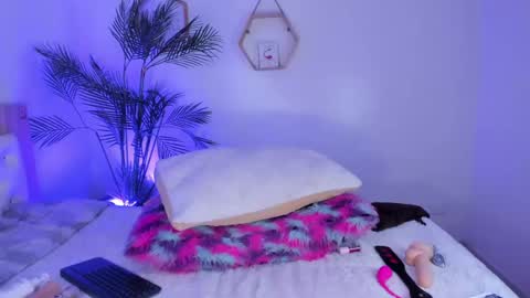 Hadid online show from April 2026 07:45:01 AM