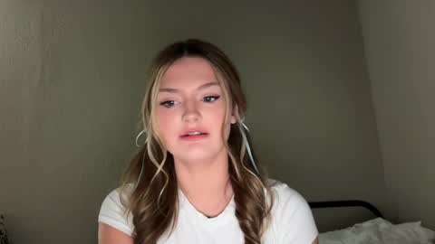 Snapshot of hadleyreed chatting on June 2026 02:14:02 AM Follow my FREE OnlyFans for a Sexy Surprise online show from June 2026 02:14:02 AM