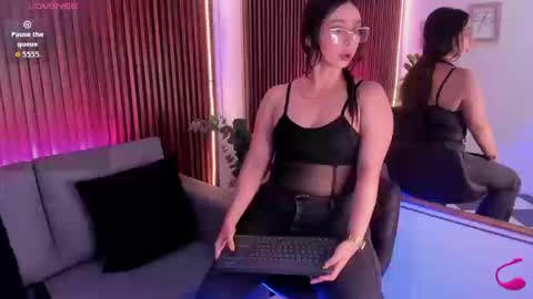 hailey_bieber_ online show from March 2026 10:04:01 PM