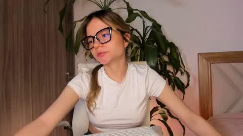 Snapshot of hailey_firee chatting on November 2025 11:26:01 PM Hailey online show from November 2025 11:26:01 PM