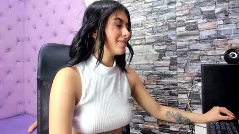 Snapshot of haileypetite chatting on May 2026 01:17:02 PM Hailey Petite online show from May 2026 01:17:02 PM