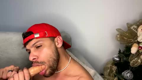 Independent       model  online show from December 2024 09:18:02 PM