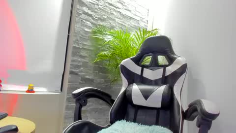 Anahis online show from January 2025 01:05:02 AM