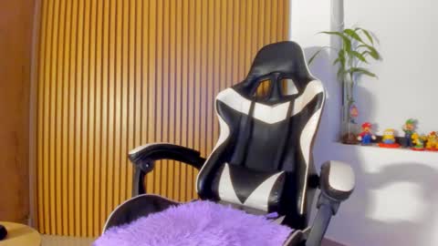 Anahis online show from February 2026 12:30:02 AM