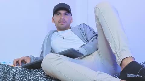 hamiltong12 online show from January 2026 03:22:01 AM