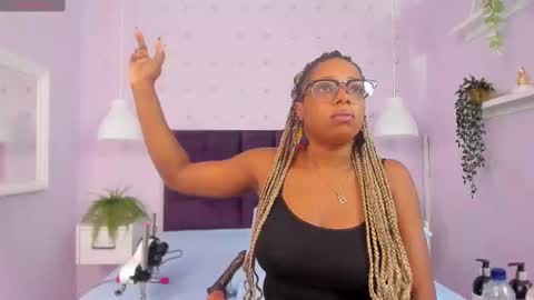 hanaahquinn online show from September 2025 11:32:02 AM