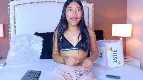 Snapshot of hanaluna chatting on May 2026 02:24:02 PM Hanna online show from May 2026 02:24:02 PM