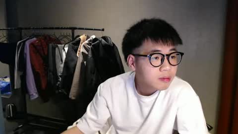 handsome_mannn online show from March 2025 10:20:02 PM