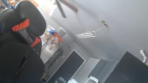 handystud33 online show from April 2026 05:05:02 PM