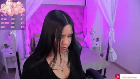 Snapshot of hanna__becker chatting on February 2026 12:59:02 AM hanna online show from February 2026 12:59:02 AM