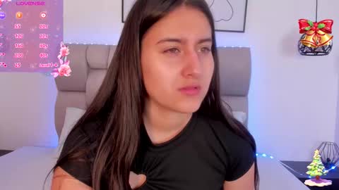 Snapshot of hanna__evans_ chatting on November 2025 12:08:02 PM hanna__evans_ online show from November 2025 12:08:02 PM