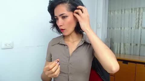 Sara online show from November 2025 12:51:01 PM