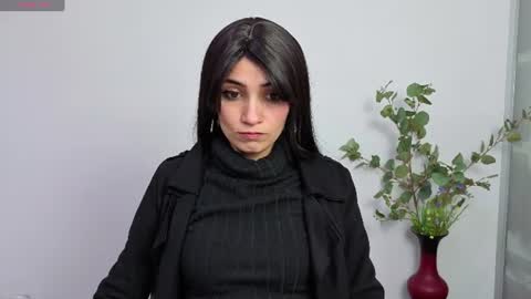 Snapshot of hanna_chloe chatting on June 2026 01:52:01 PM Sara online show from June 2026 01:52:01 PM