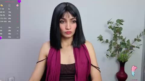 Snapshot of hanna_chloe chatting on June 2026 02:15:02 PM Sara online show from June 2026 02:15:02 PM