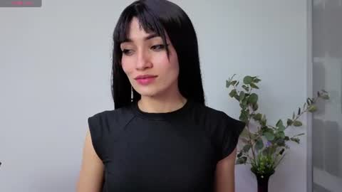 Snapshot of hanna_chloe chatting on June 2026 02:06:01 PM Sara online show from June 2026 02:06:01 PM