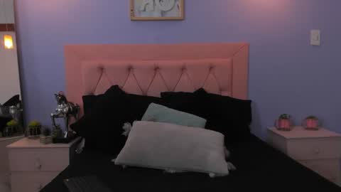 Hanna  online show from June 2026 05:12:01 AM