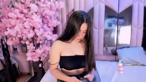 Snapshot of hannacollins_2 chatting on April 2026 02:19:02 PM hannacollins_2 online show from April 2026 02:19:02 PM