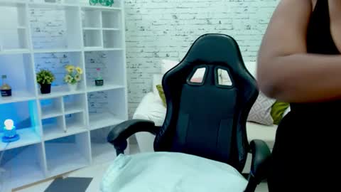 Hannah  online show from October 2025 11:43:01 AM