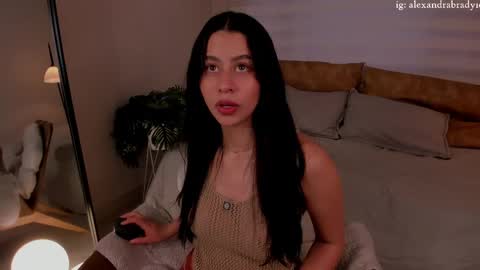 Snapshot of hannah_brady chatting on October 2025 09:37:02 PM Hannah online show from October 2025 09:37:02 PM