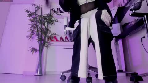 HANNAH HOWELL online show from April 2026 09:26:01 AM